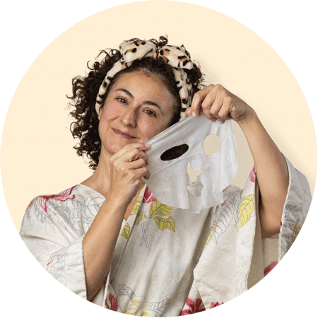 Alessandra di My Beauty Routine con maschera in tessuto